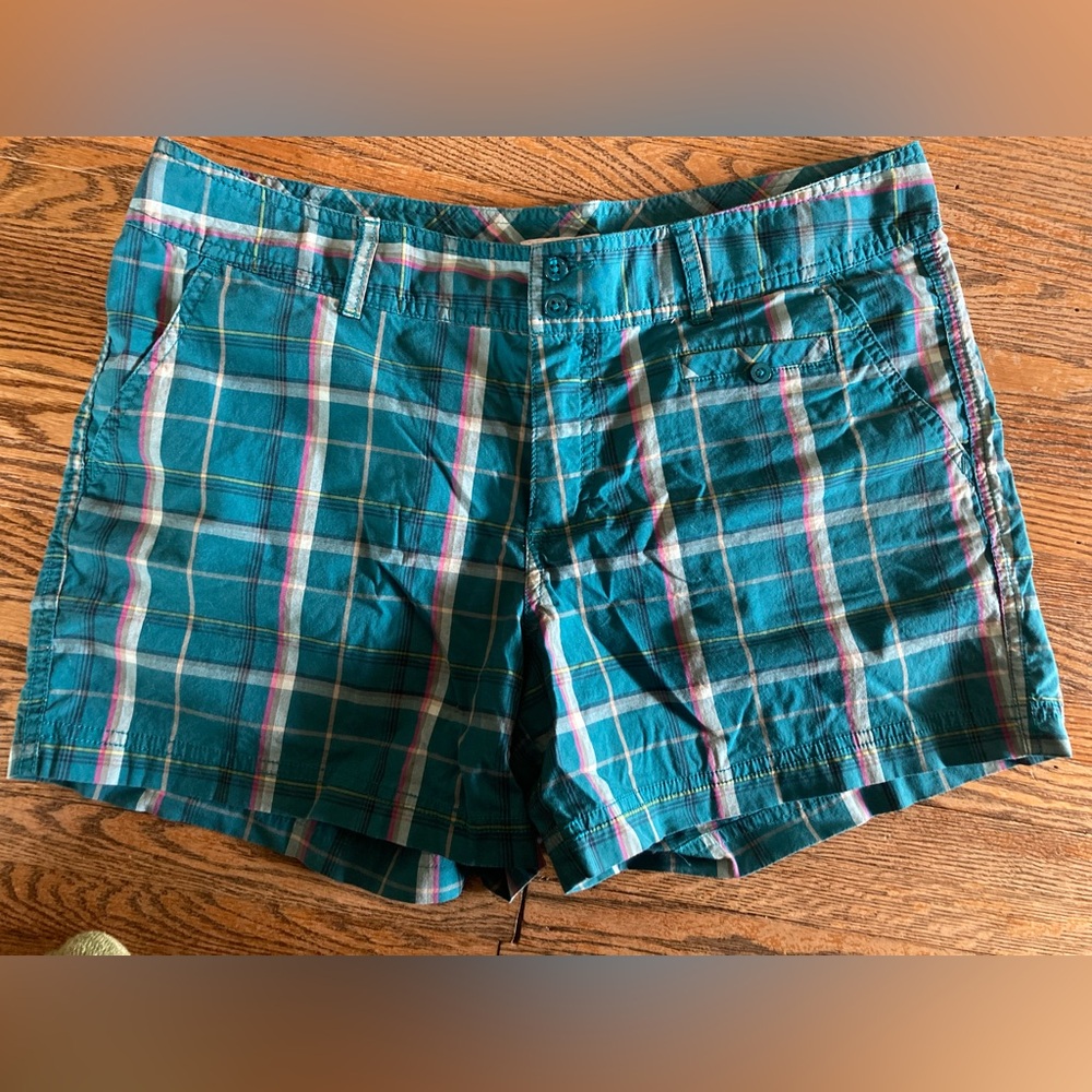 Columbia teal plaid shorts